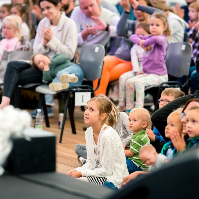 Dziecięca publiczność podczas Poranku familijnego